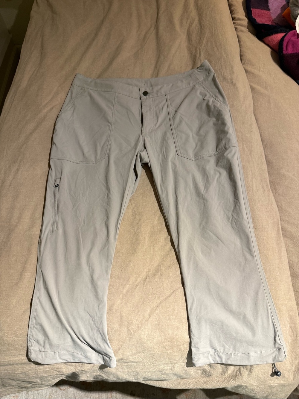 Women's Cropped Performance Pants in Light Gray